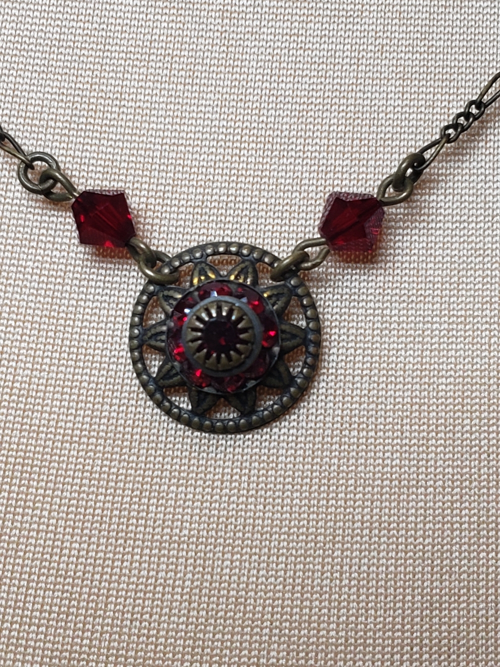 Delicate Red Swavorski Crystal Filigree Medallion Pendant Necklace - Picture 2 of 6